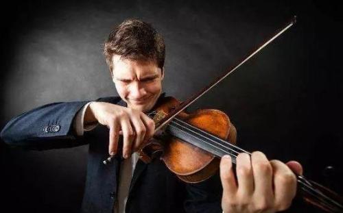 Correct posture on violin and 4 common misconceptions
