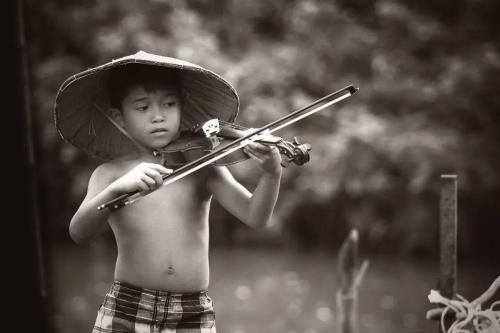 If you want your child to learn to play violin well, parents should know these points
