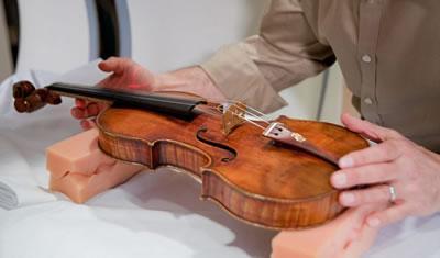 In fact, caring for a violin is very simple - the violin is comfortable when it is convenient for a person.
